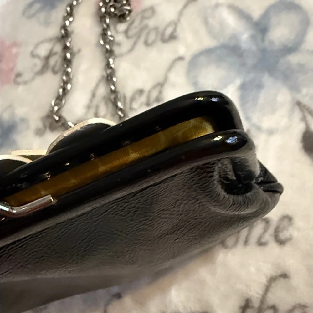 Brighton Sunny Days white daisy coin purse/evening bag EUC with detachable chain - Picture 11 of 16